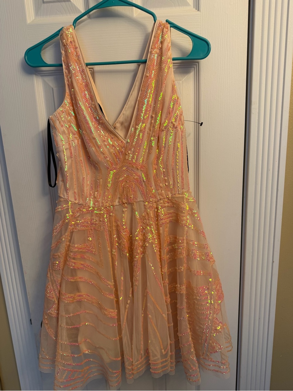 bebe Peach Iridescent Sequin V‑Neck Party Dress